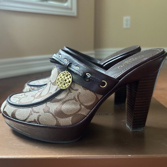 Coach Monogram Heels - Picture 2 of 4